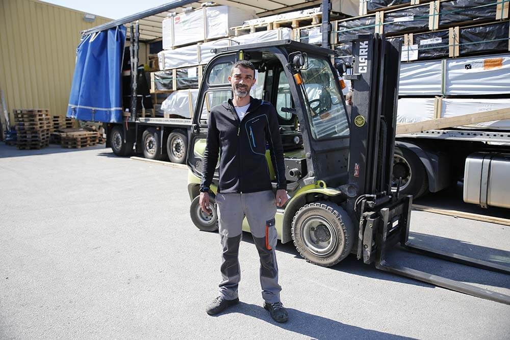 Les marchandises sont chargées dans le camion dans l’ordre des RDV en tenant compte des spécificités des marchandises