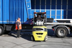 Le nouvel équipement en Speed curtain de Transports Marmeth offre un bâchage / débâchage rapide et un confort de travail pour le chauffeur.